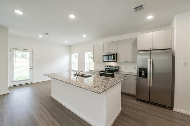 Building Photo - 11615 Moltere Dr