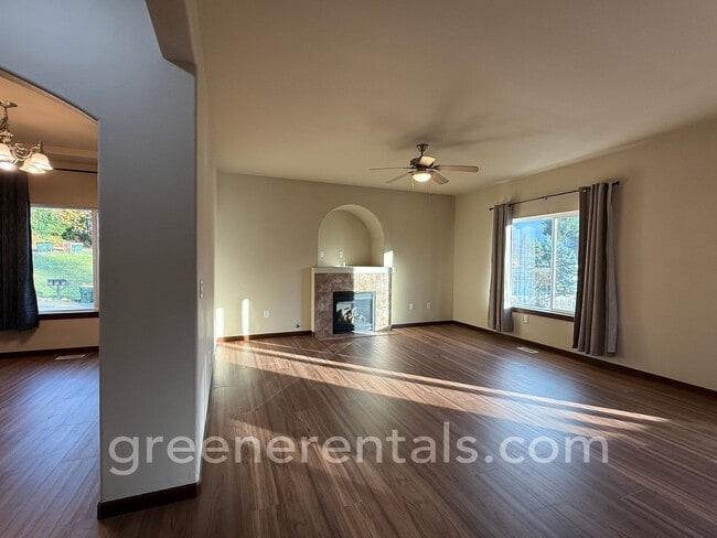 Building Photo - 4BR 2.5BA Home on Tumwater Hill