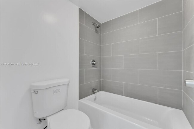 Building Photo - 9730 Hammocks Blvd