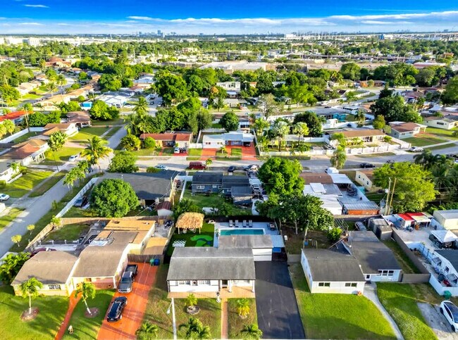 Building Photo - 18715 NW 10th Ct