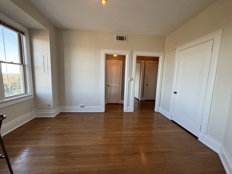 Building Photo - 2068 Walton Way