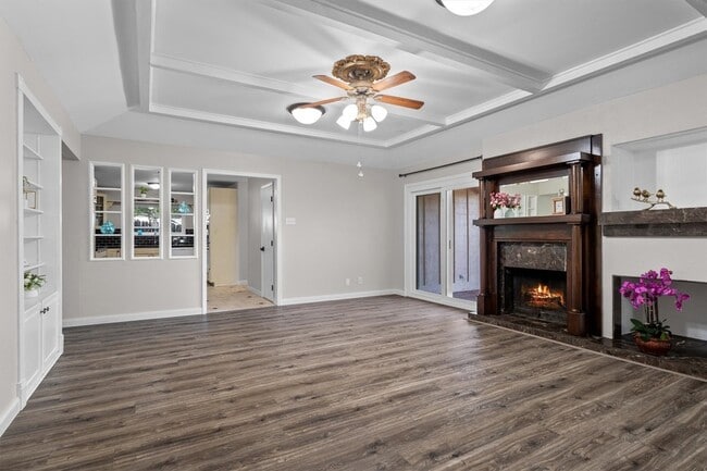 Building Photo - 2121 Sunrise Trail