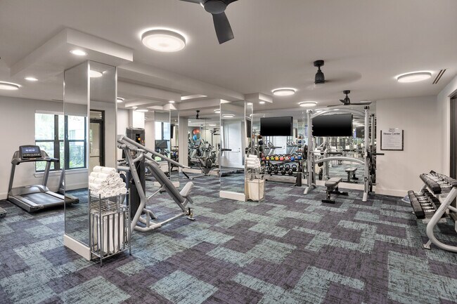 Building Photo - Upscale 1/1 Apt – Style, Comfort & Conveni...