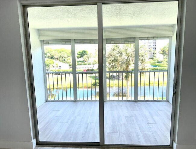 Building Photo - 14527 Bonaire Blvd