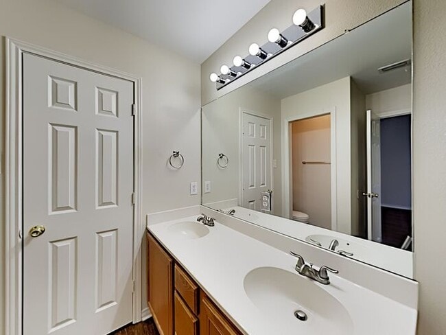 Building Photo - 3013 S Fork Dr