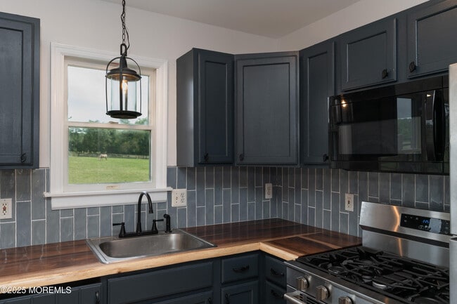 Building Photo - 631 Rte 524