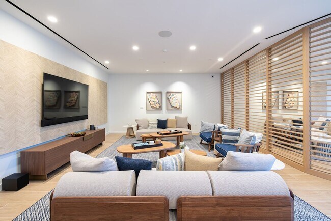 Building Photo - 2159