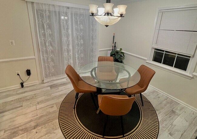 Building Photo - 321 Senate Ct