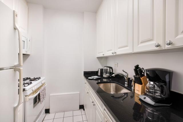 Building Photo - 2 bedroom in NEW YORK NY 10019