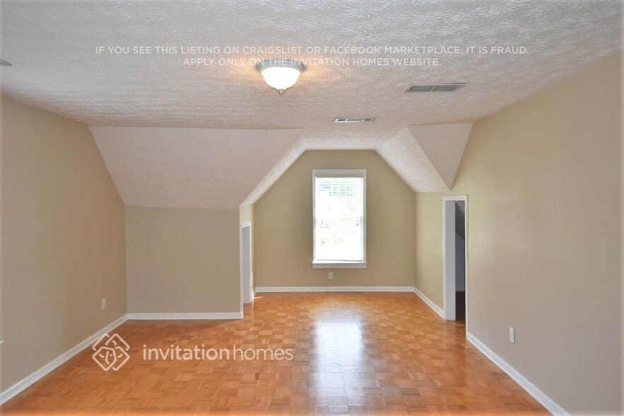 Building Photo - 135 Lacey Oak Ln