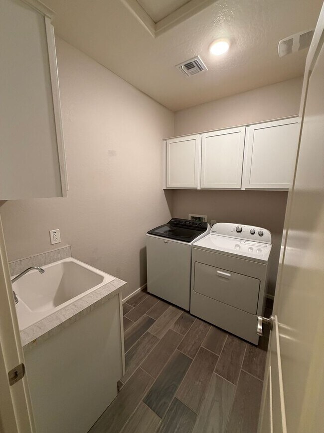 Building Photo - Three Bedroom Two Bath Home with A Den