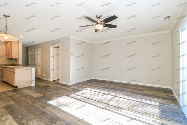 Building Photo - 5381 Lakewood Terrace