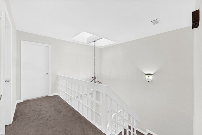 Building Photo - 11614 Village Pl Dr