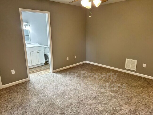 Building Photo - 905 Gardner St