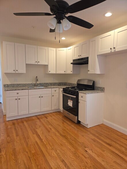 Building Photo - 49 Woodcliff St