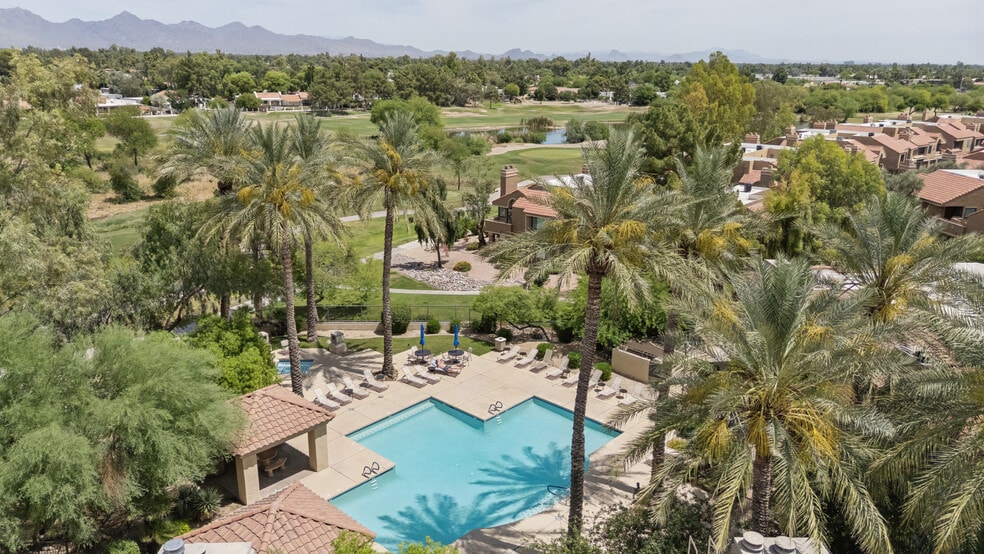 Community pool and nice grounds - 4925 E Desert Cove Ave