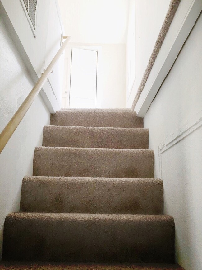 Building Photo - 496 Maryland Ave W