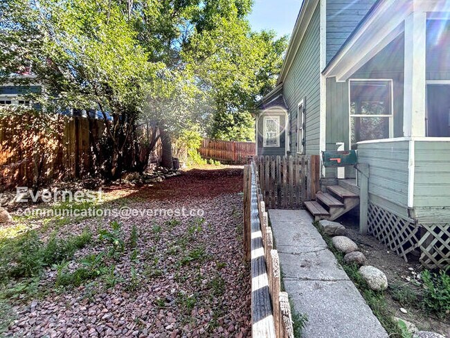 Building Photo - 1426 W Cucharras St