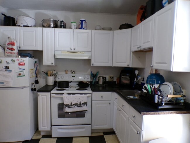 Building Photo - 205 Main St