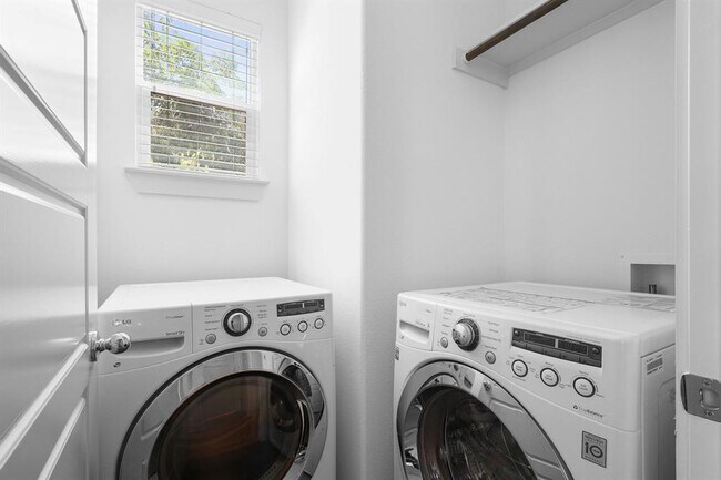 Building Photo - 7208 Bertram Ct