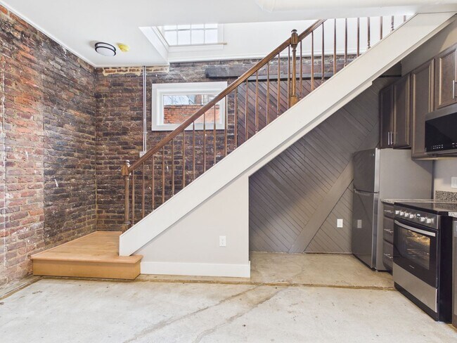 Building Photo - 7 E Franklin St