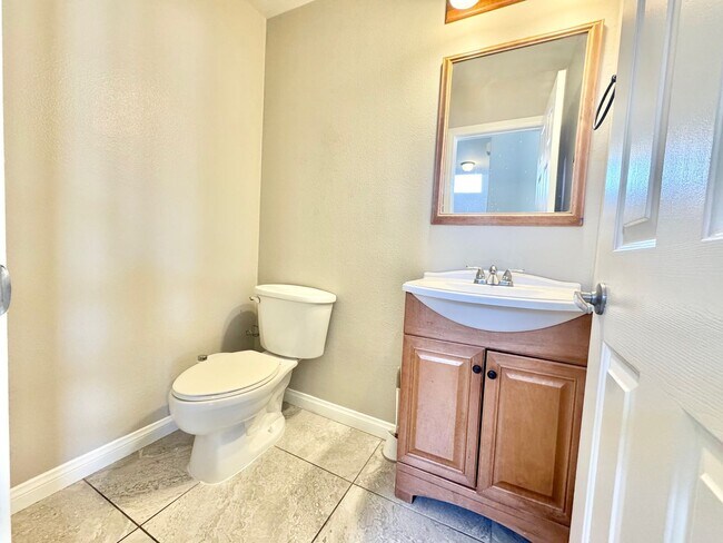 Building Photo - LIMITED TIME ONLY: $500 OFF 2ND MONTH'S RENT -MOVE IN W/IN TWO WEEKS TO TAKE ADVANTAGE of this Be...