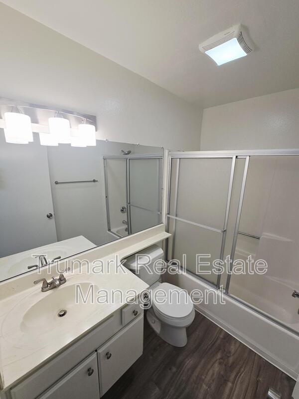 Building Photo - 553 E Orange Grove Ave