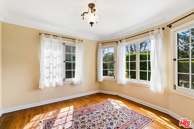 Building Photo - 650 S Gretna Green Way