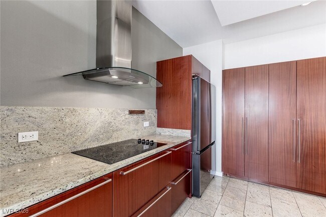 Building Photo - 4471 Dean Martin Dr