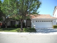 Building Photo - Nice home with nice amenities in NW neighb...