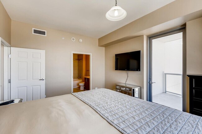 Building Photo - Furnished High rise Just Off the Las Vegas...