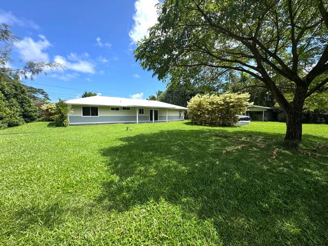 Building Photo - "Charming 3-Bedroom Retreat with 2 Full Baths in Keaau's Tranquil Paradise!"