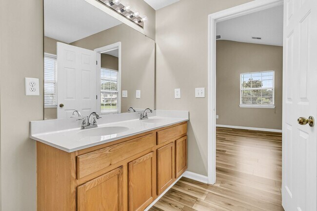 Building Photo - 4 Bedroom, 2.5 Bathroom in Tall Pines of Ladson