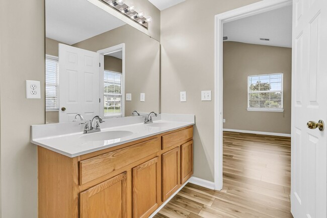 Building Photo - Recently Updated 4 bedroom 2.5 bathroom two story home available in Ladson!