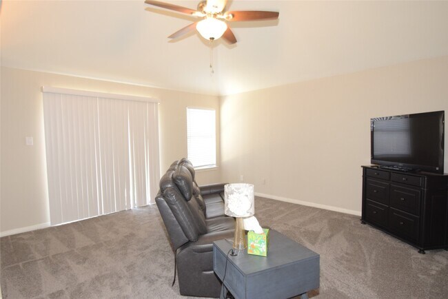 Building Photo - 22922 Glenover Dr
