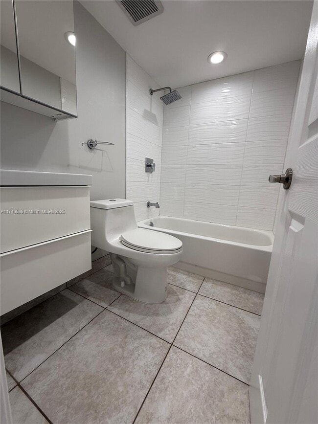 Building Photo - 2312 SW 81st Ave