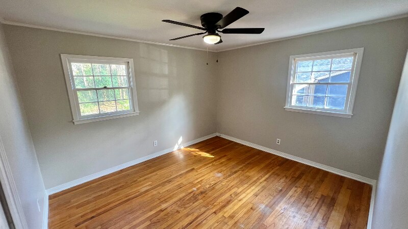 Building Photo - 1121 E Magnolia Ave