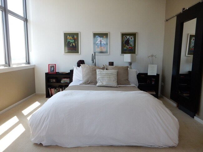 Building Photo - 1000 W Leland Ave