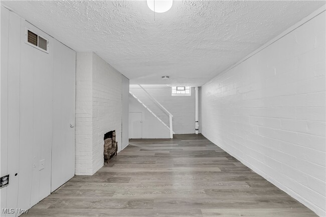 Building Photo - 16201 Walden Ave