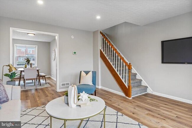 Building Photo - 403 Edmunds Way
