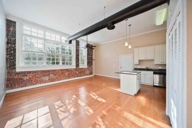Building Photo - Charming 2-bedroom Condo- Old Shandon