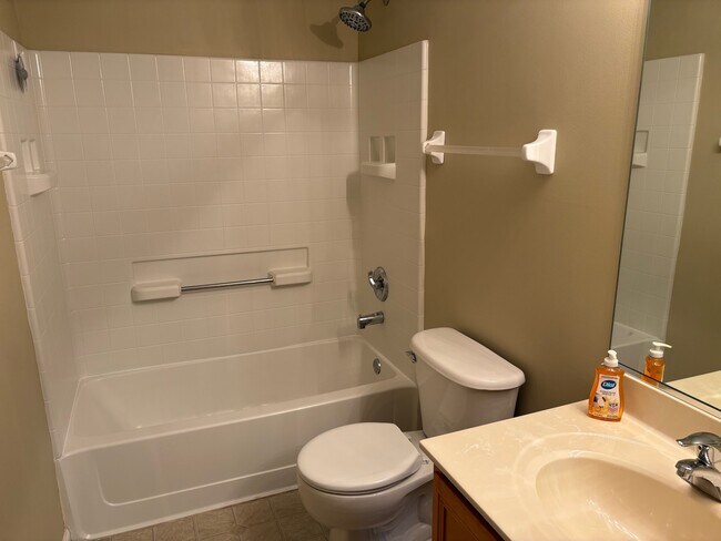 Building Photo - 2419 Oakfield Ct