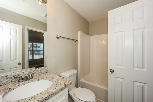 Building Photo - 4421 Ravenwood Dr