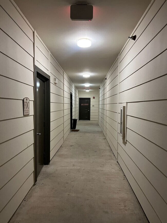 Building Photo - 9301 Old Bee Caves Rd