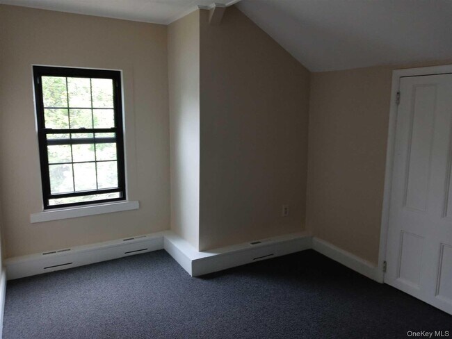 Building Photo - 113 Academy St