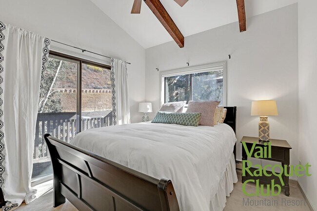 Building Photo - 4620 Racquet Club Dr