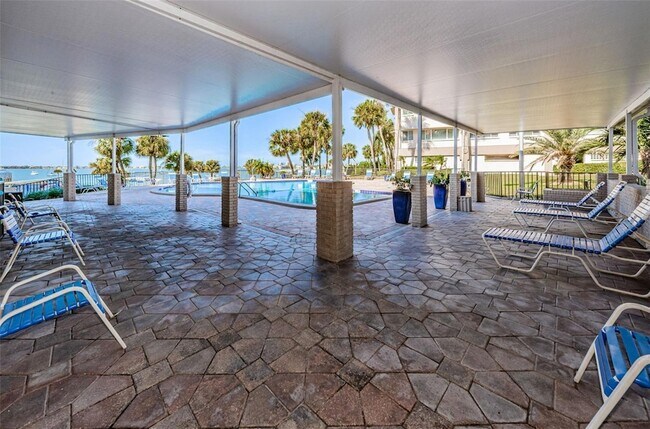 Building Photo - 100 Bluff View Dr