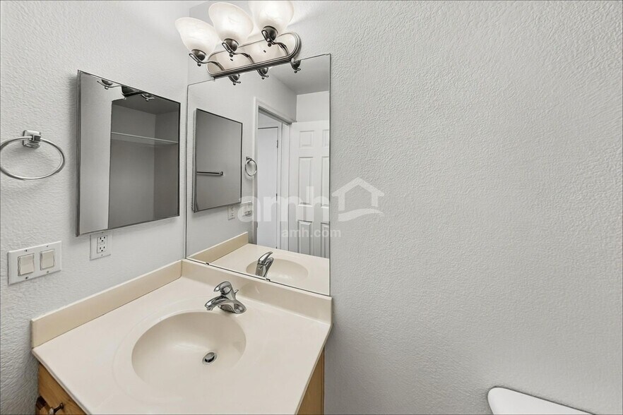 Building Photo - 17522 W Calavar Rd