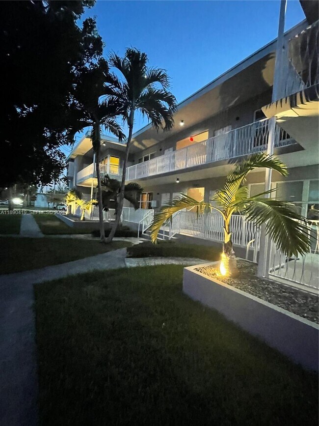 Building Photo - 1905 Calais Dr