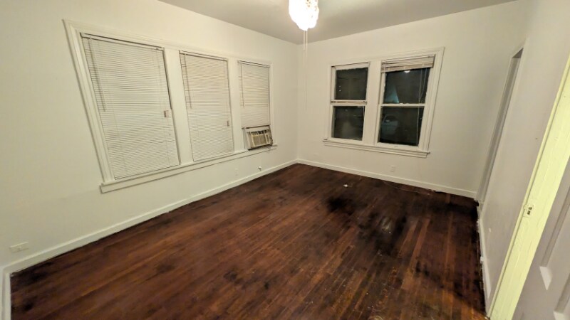 Building Photo - 404 Club Dr